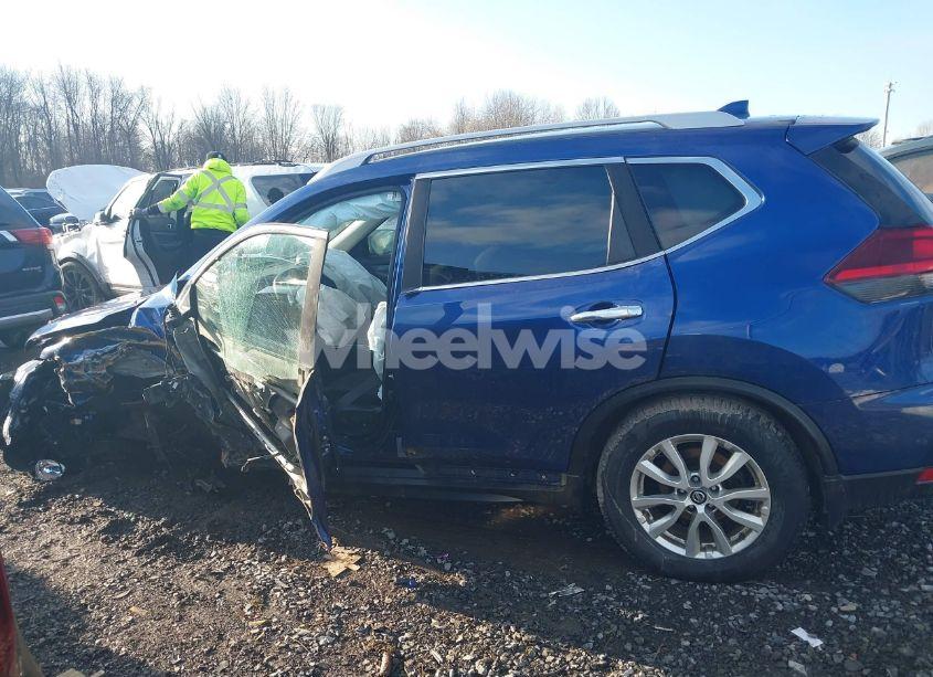 Photo 15 of 2018 Nissan Rogue SV (VIN 5N1AT2MV8JC836180)