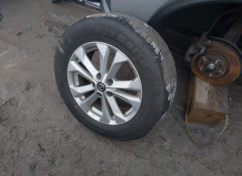 Photo 12 of 2018 Nissan Rogue S (VIN 5N1AT2MV8JC840116)