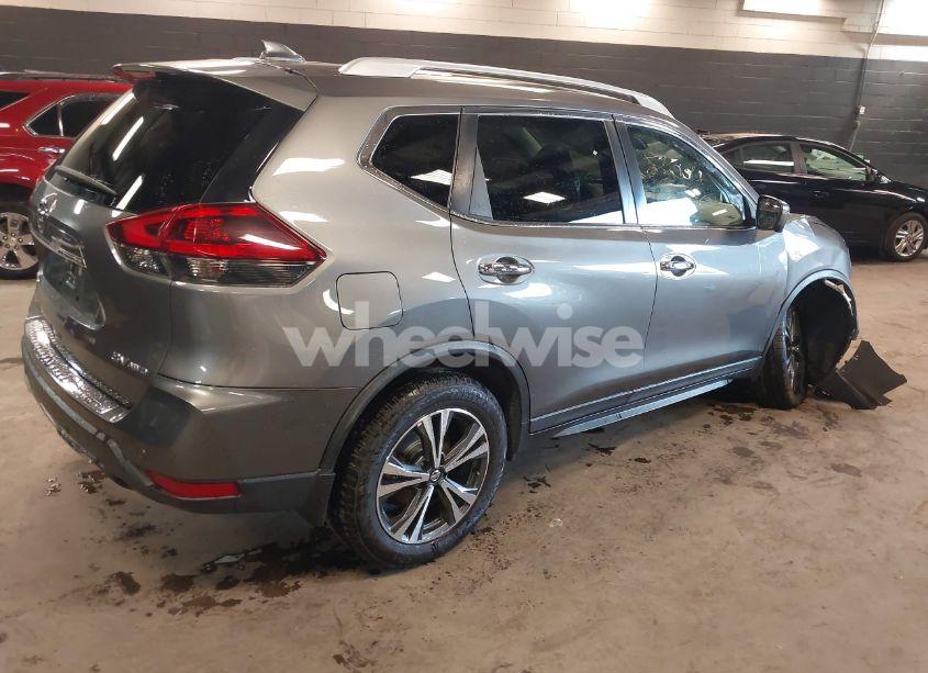 Photo 4 of 2019 Nissan Rogue SV (VIN 5N1AT2MV8KC769761)