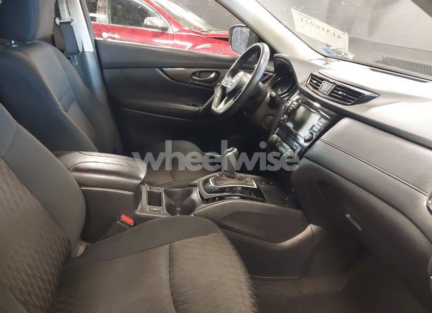 Photo 5 of 2019 Nissan Rogue SV (VIN 5N1AT2MV8KC769761)