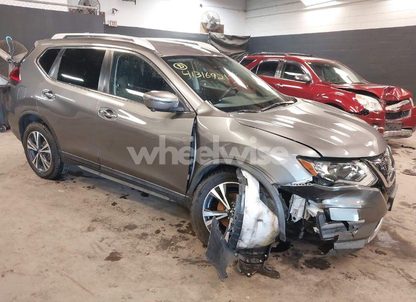 Photo 6 of 2019 Nissan Rogue SV (VIN 5N1AT2MV8KC769761)