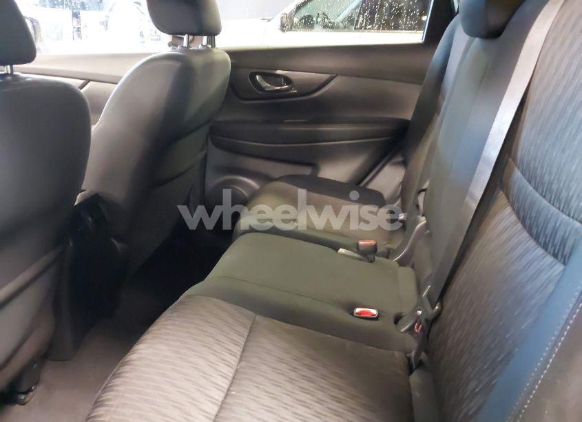 Photo 8 of 2019 Nissan Rogue SV (VIN 5N1AT2MV8KC769761)