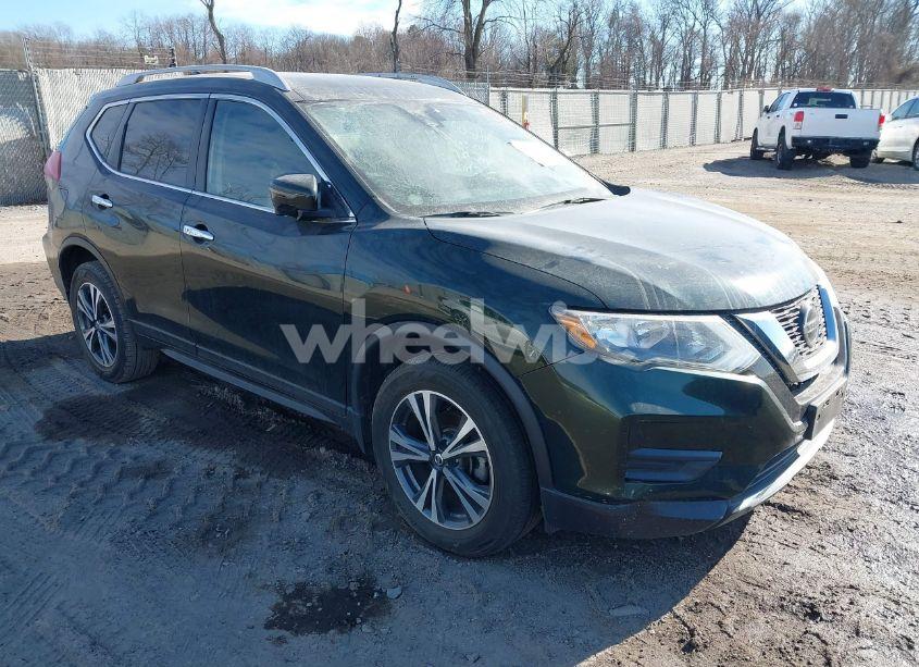 2019 Nissan Rogue SV (VIN 5N1AT2MV8KC799892) main photo
