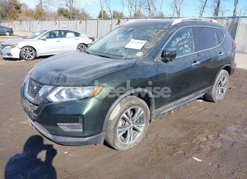 Photo 2 of 2019 Nissan Rogue SV (VIN 5N1AT2MV8KC799892)