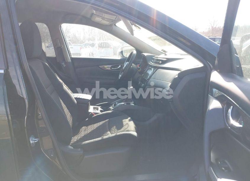 Photo 5 of 2019 Nissan Rogue SV (VIN 5N1AT2MV8KC799892)