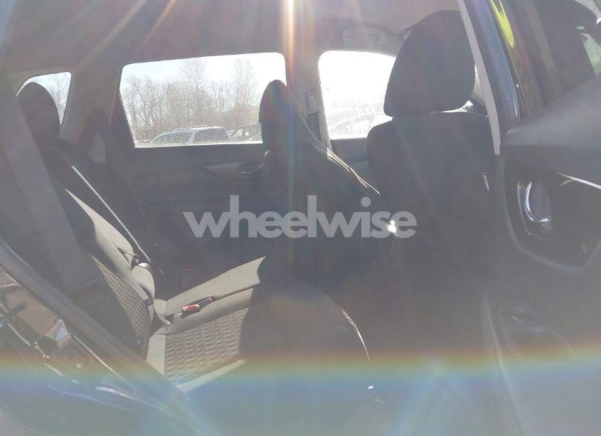 Photo 8 of 2019 Nissan Rogue SV (VIN 5N1AT2MV8KC799892)