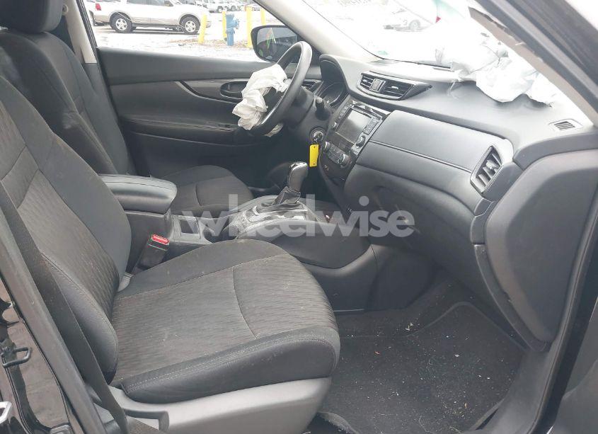 Photo 5 of 2019 Nissan Rogue S (VIN 5N1AT2MV8KC809658)