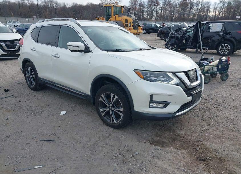 2017 Nissan Rogue SL (VIN 5N1AT2MV9HC779739) main photo
