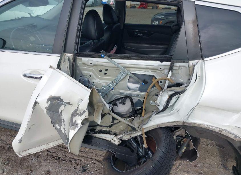 Photo 6 of 2017 Nissan Rogue SL (VIN 5N1AT2MV9HC779739)