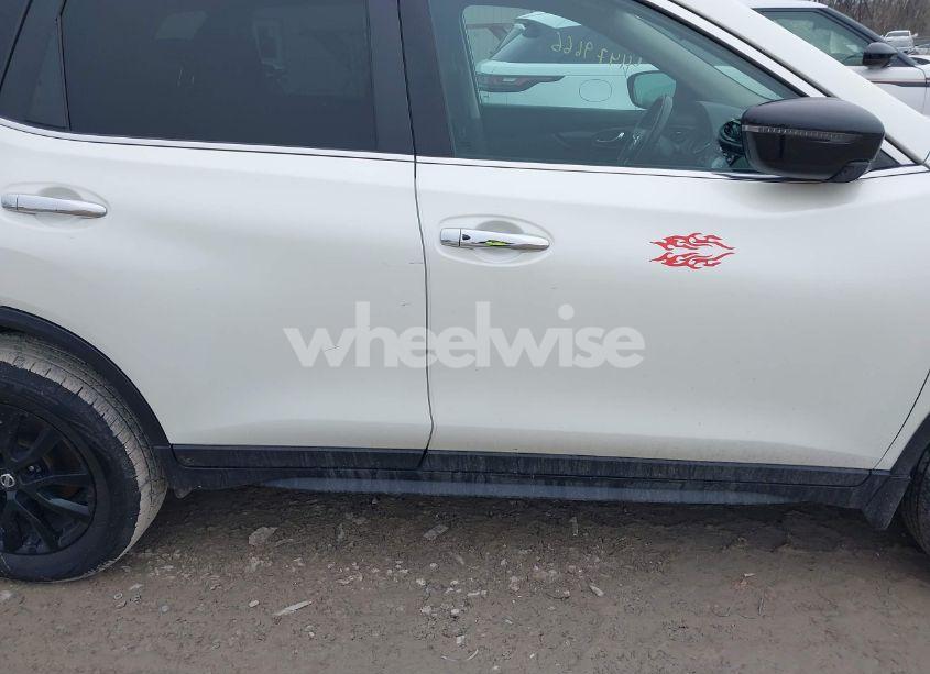 Photo 13 of 2017 Nissan Rogue SV (VIN 5N1AT2MV9HC803053)