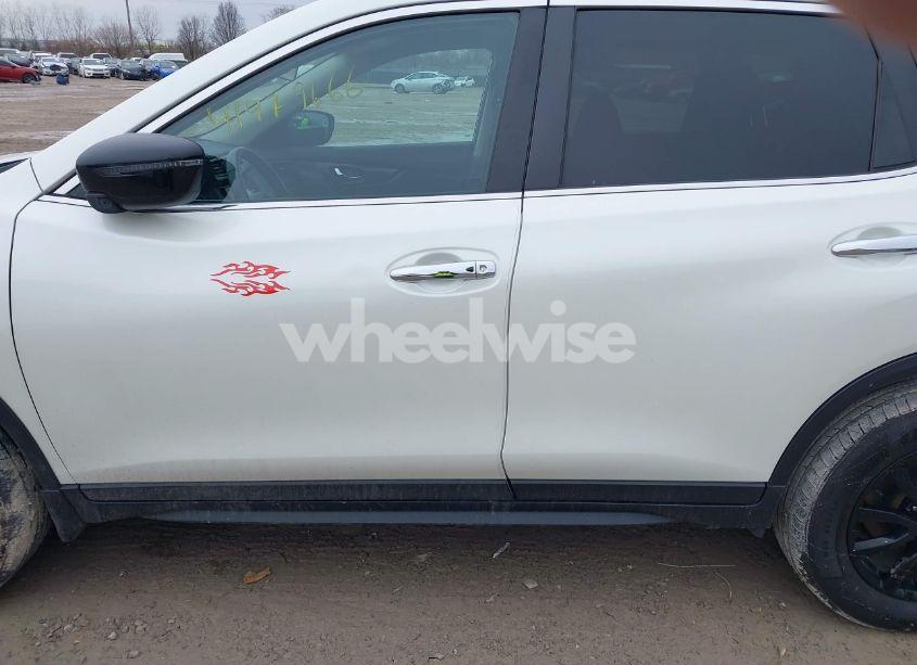 Photo 14 of 2017 Nissan Rogue SV (VIN 5N1AT2MV9HC803053)