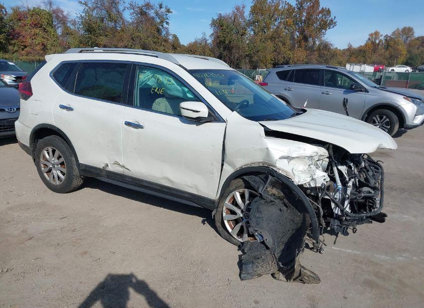 2017 Nissan Rogue SV (VIN 5N1AT2MV9HC811119) main photo