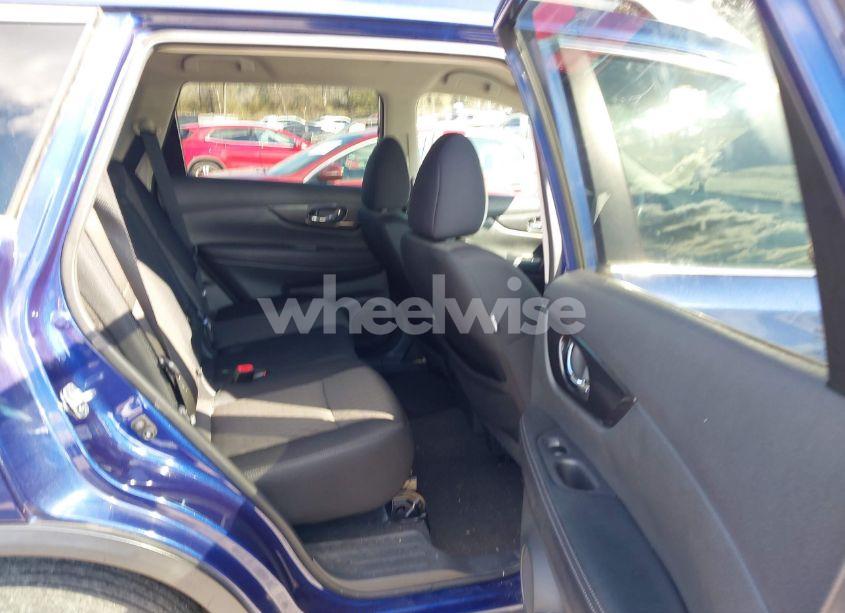 Photo 8 of 2018 Nissan Rogue SV (VIN 5N1AT2MV9JC709972)