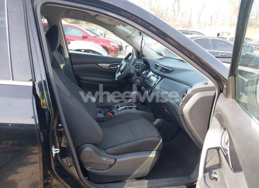 Photo 5 of 2018 Nissan Rogue SV (VIN 5N1AT2MV9JC751851)