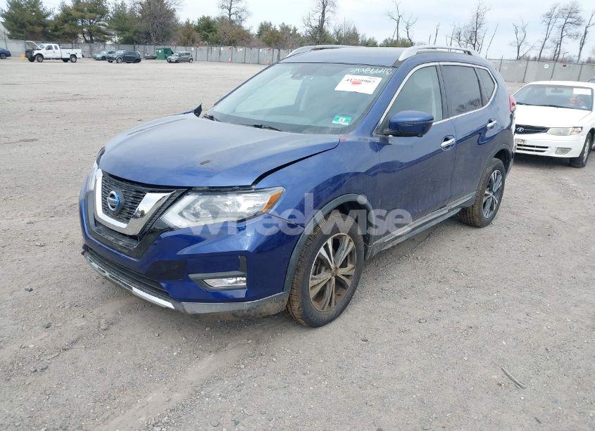 Photo 2 of 2018 Nissan Rogue SL (VIN 5N1AT2MV9JC798426)