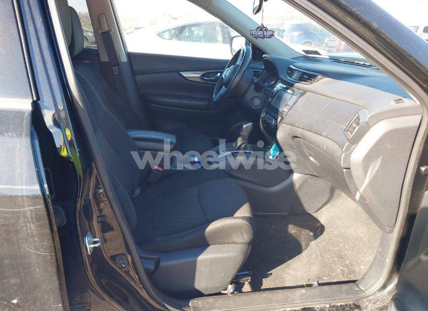 Photo 5 of 2018 Nissan Rogue SV (VIN 5N1AT2MV9JC816987)