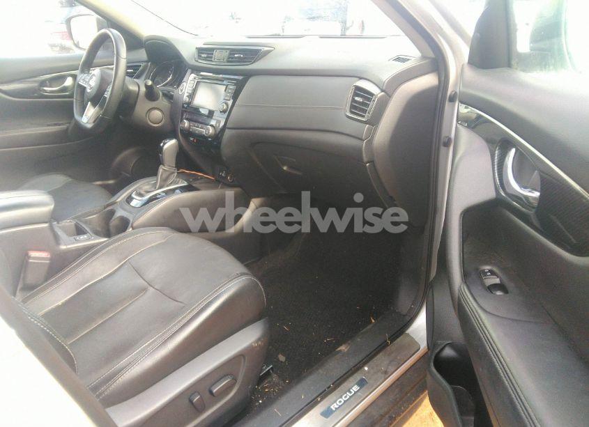 Photo 5 of 2019 Nissan Rogue (VIN 5N1AT2MV9KC727230)