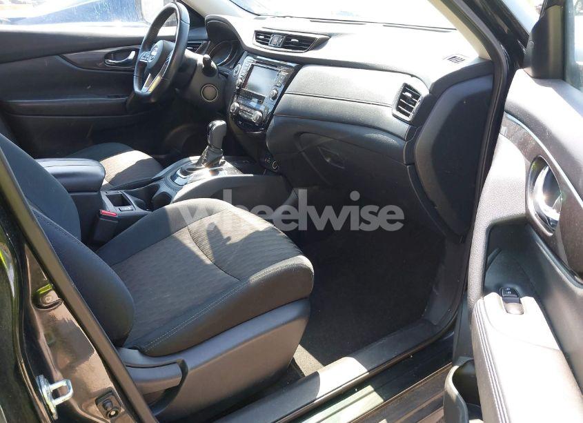 Photo 5 of 2019 Nissan Rogue SV (VIN 5N1AT2MV9KC757926)