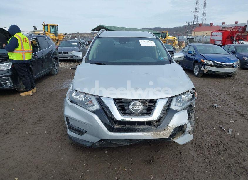 Photo 12 of 2019 Nissan Rogue SV (VIN 5N1AT2MV9KC772619)