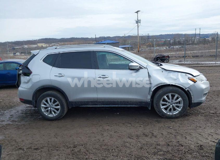 Photo 13 of 2019 Nissan Rogue SV (VIN 5N1AT2MV9KC772619)
