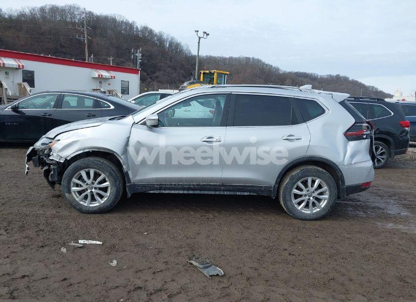 Photo 14 of 2019 Nissan Rogue SV (VIN 5N1AT2MV9KC772619)