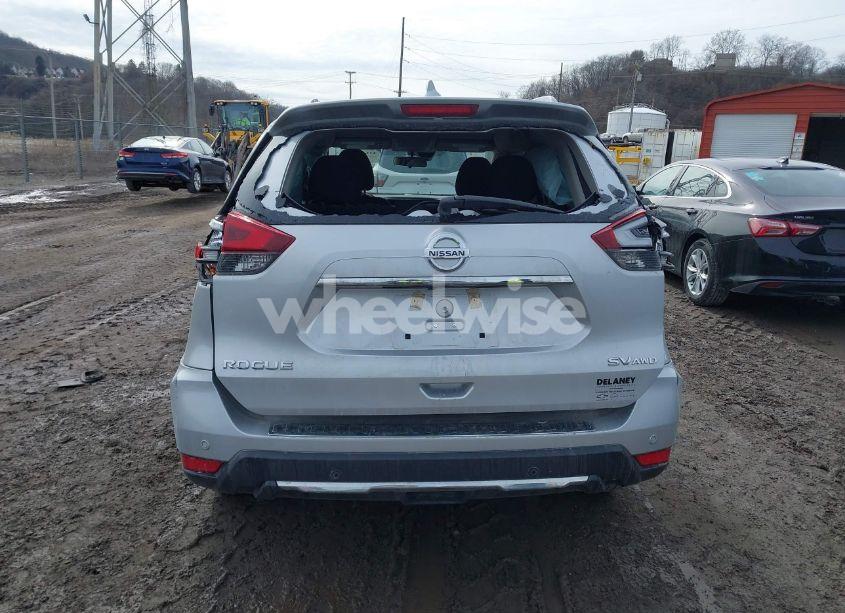 Photo 16 of 2019 Nissan Rogue SV (VIN 5N1AT2MV9KC772619)