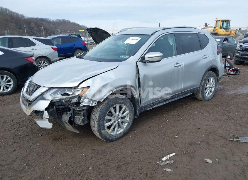 Photo 2 of 2019 Nissan Rogue SV (VIN 5N1AT2MV9KC772619)