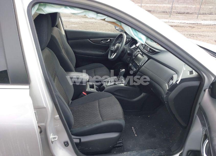 Photo 5 of 2019 Nissan Rogue SV (VIN 5N1AT2MV9KC772619)