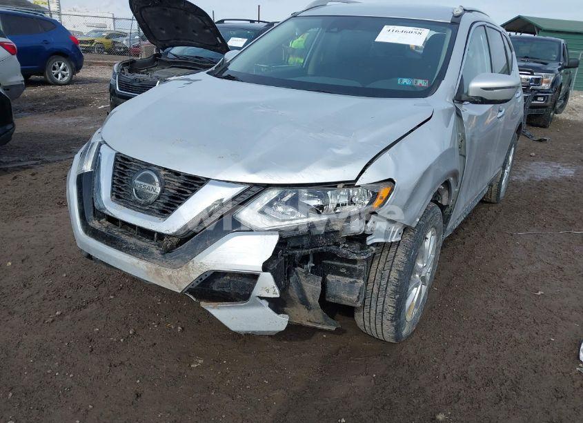 Photo 6 of 2019 Nissan Rogue SV (VIN 5N1AT2MV9KC772619)