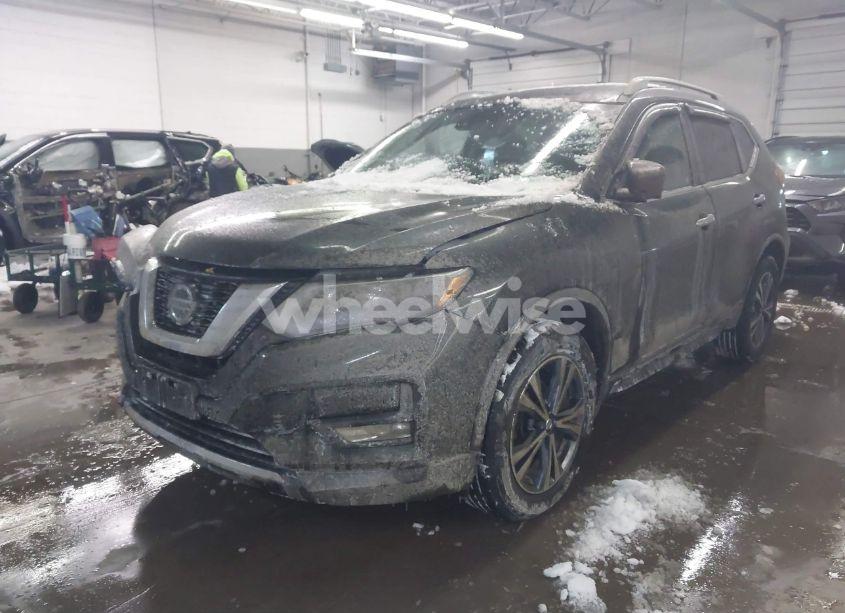 Photo 2 of 2019 Nissan Rogue SV (VIN 5N1AT2MV9KC803609)