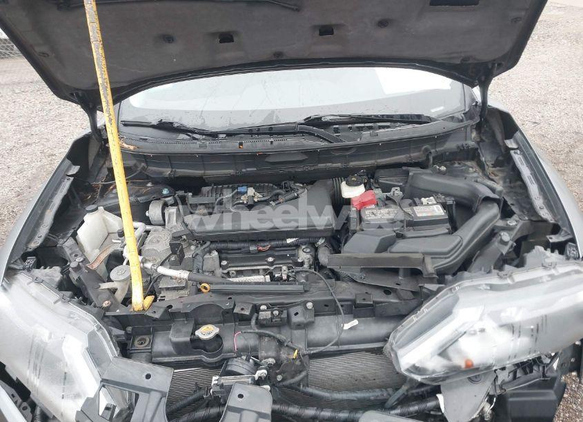 Photo 10 of 2019 Nissan Rogue S (VIN 5N1AT2MV9KC839655)