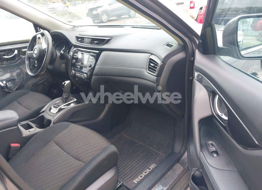 Photo 5 of 2017 Nissan Rogue SV (VIN 5N1AT2MVXHC806723)