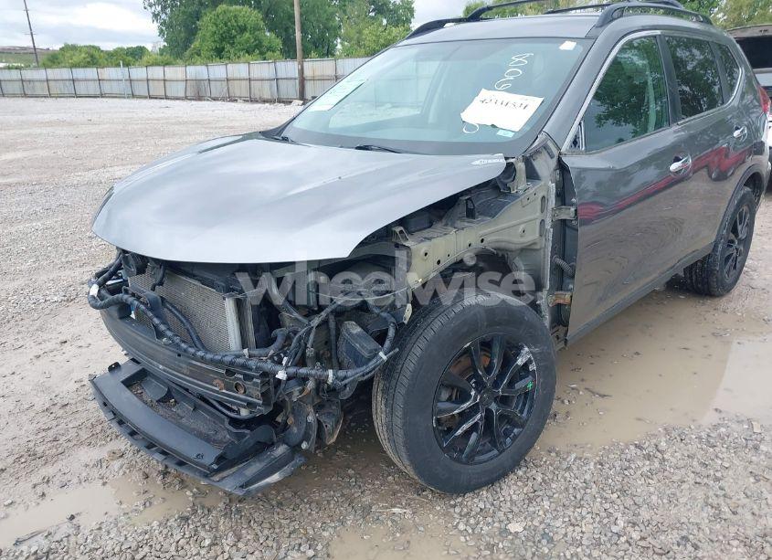 Photo 6 of 2017 Nissan Rogue SV (VIN 5N1AT2MVXHC806723)