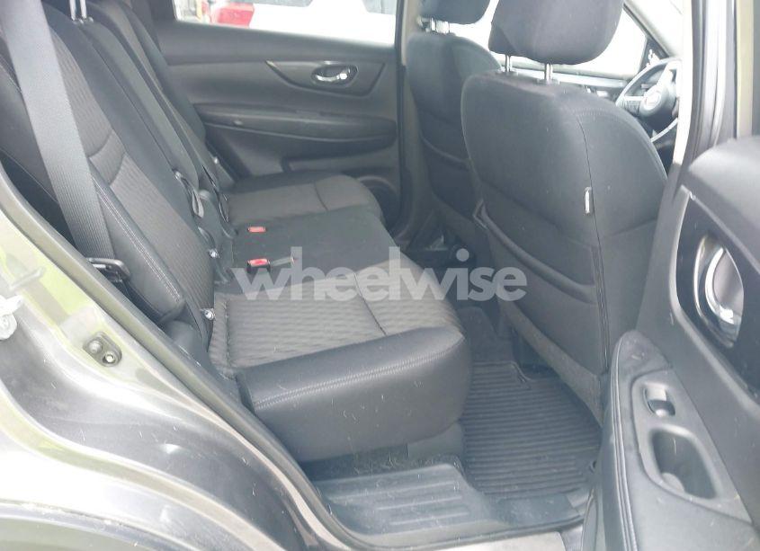 Photo 8 of 2017 Nissan Rogue SV (VIN 5N1AT2MVXHC806723)