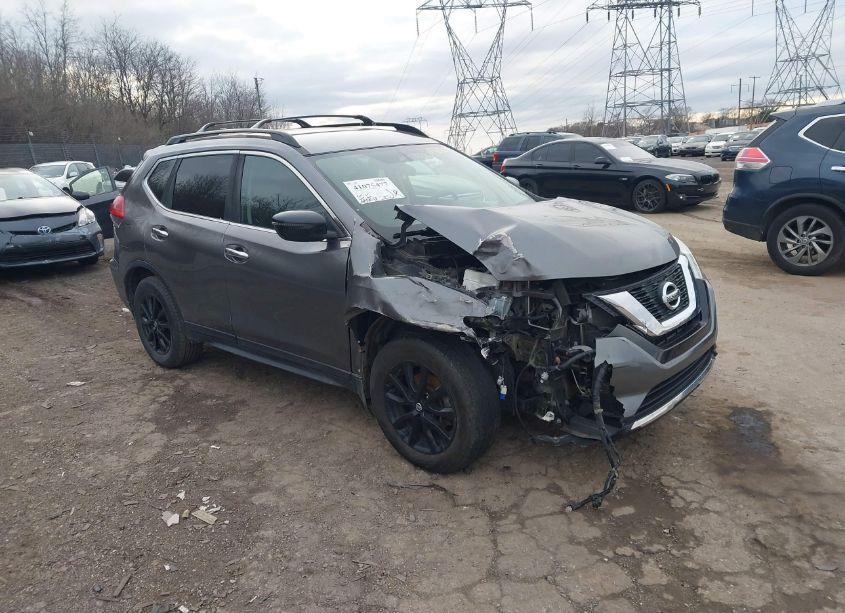 2017 Nissan Rogue SV (VIN 5N1AT2MVXHC819634) main photo