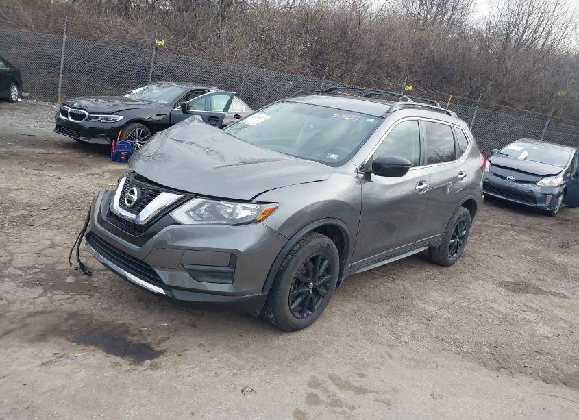 Photo 2 of 2017 Nissan Rogue SV (VIN 5N1AT2MVXHC819634)