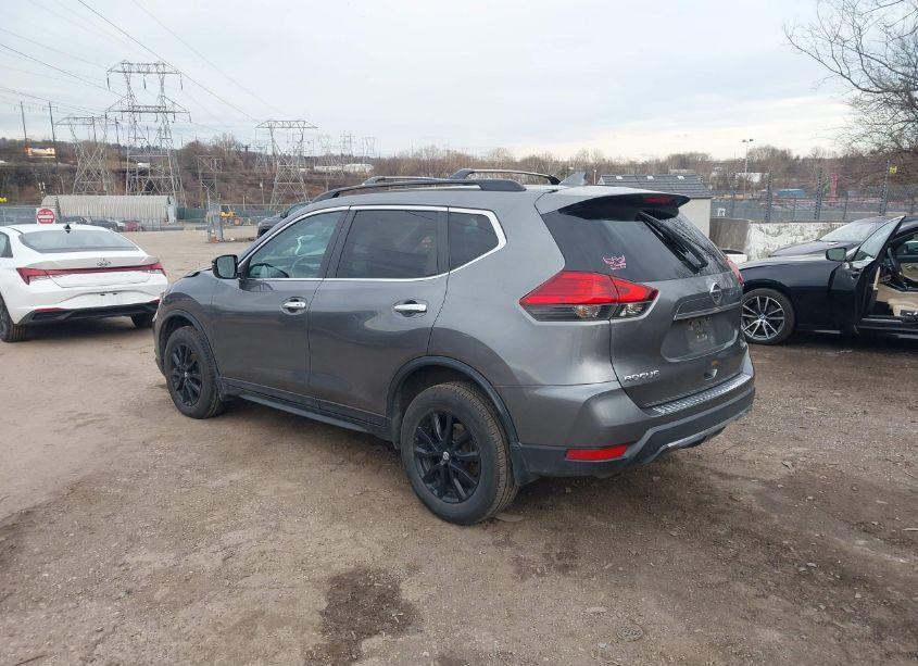 Photo 3 of 2017 Nissan Rogue SV (VIN 5N1AT2MVXHC819634)