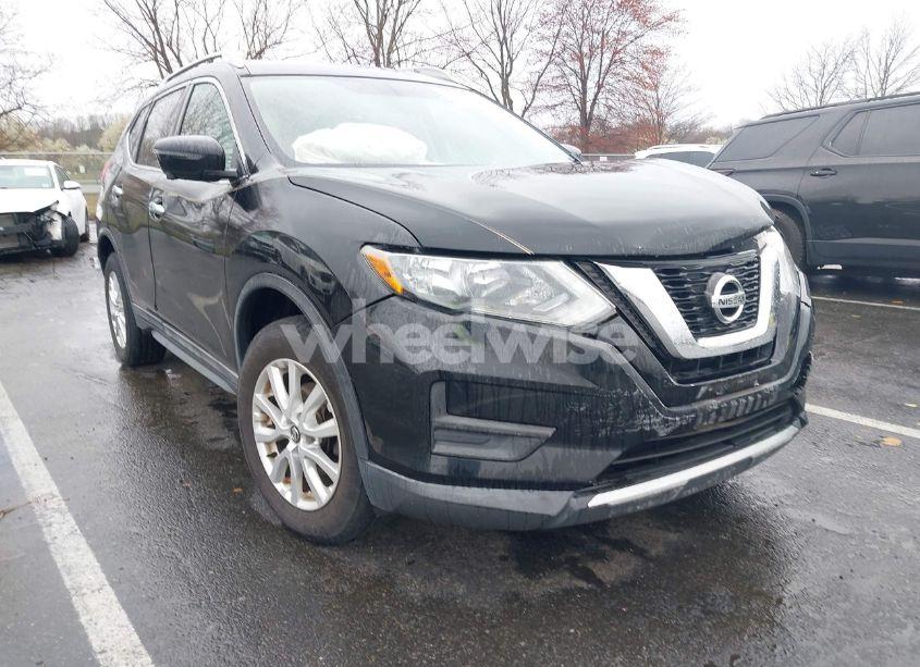 2017 Nissan Rogue SV (VIN 5N1AT2MVXHC822310) main photo