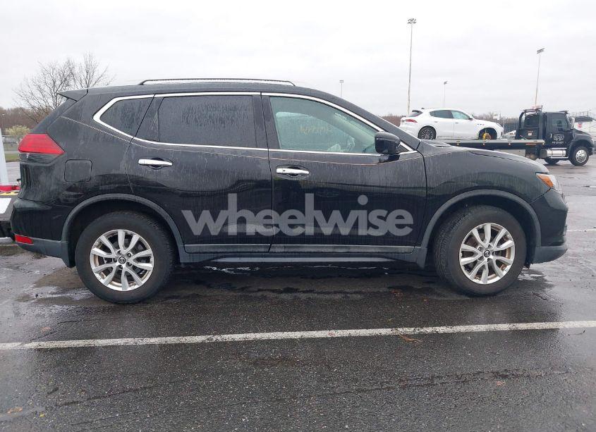 Photo 13 of 2017 Nissan Rogue SV (VIN 5N1AT2MVXHC822310)