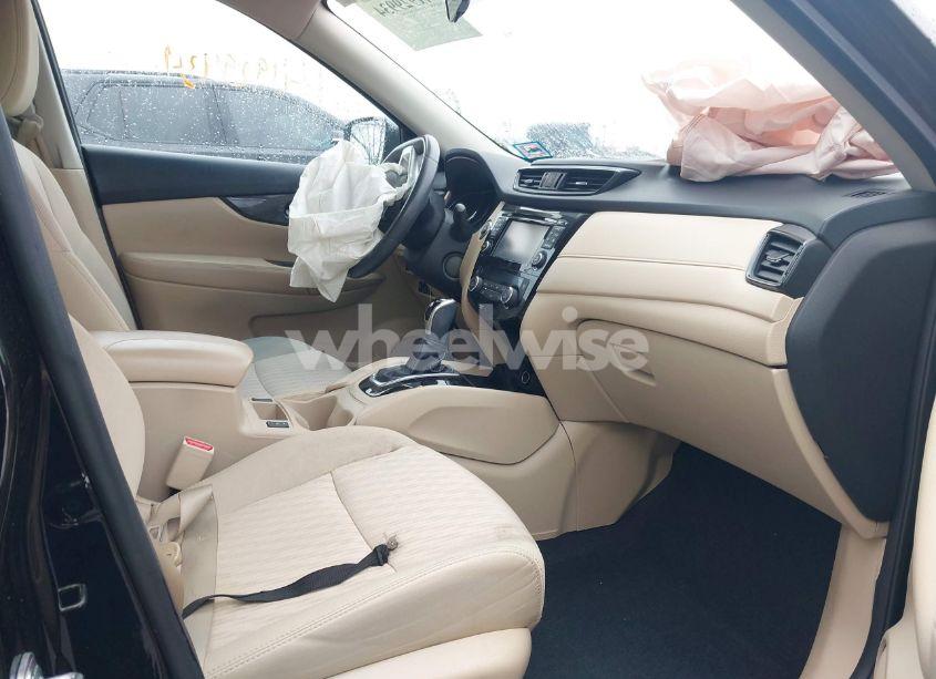 Photo 5 of 2017 Nissan Rogue SV (VIN 5N1AT2MVXHC822310)