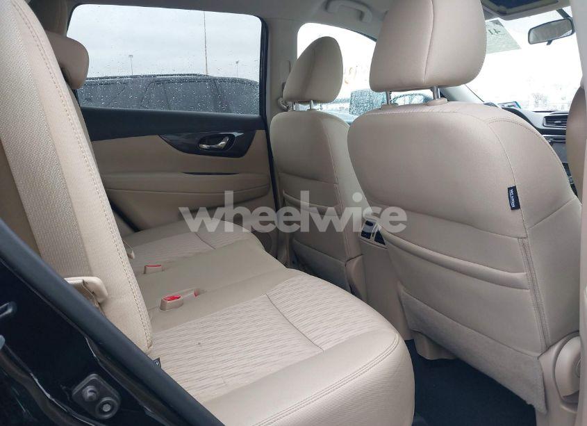 Photo 8 of 2017 Nissan Rogue SV (VIN 5N1AT2MVXHC822310)