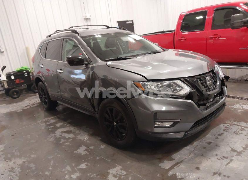 2018 Nissan Rogue SV (VIN 5N1AT2MVXJC735626) main photo