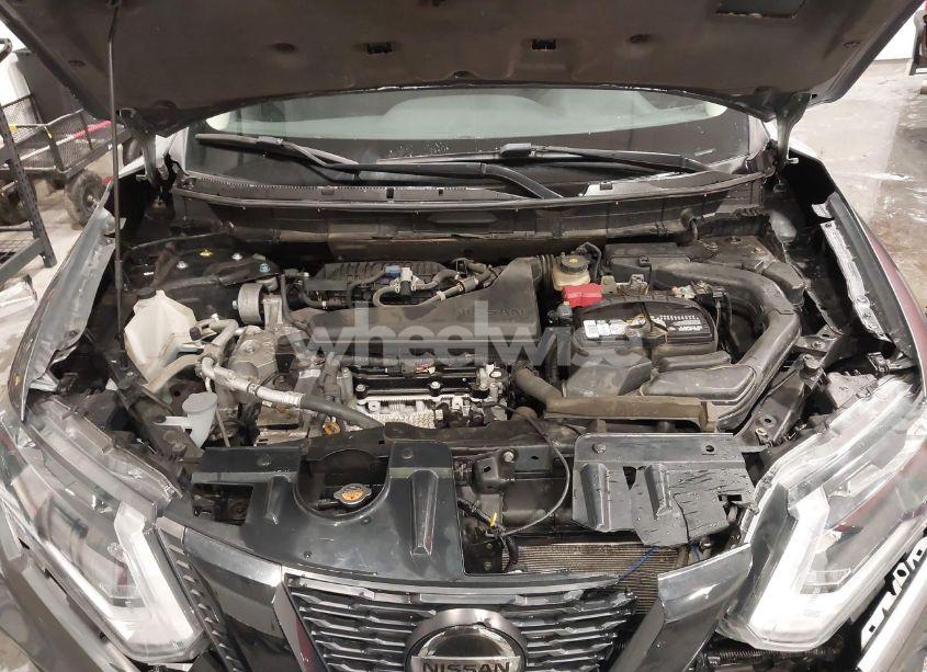 Photo 10 of 2018 Nissan Rogue SV (VIN 5N1AT2MVXJC735626)