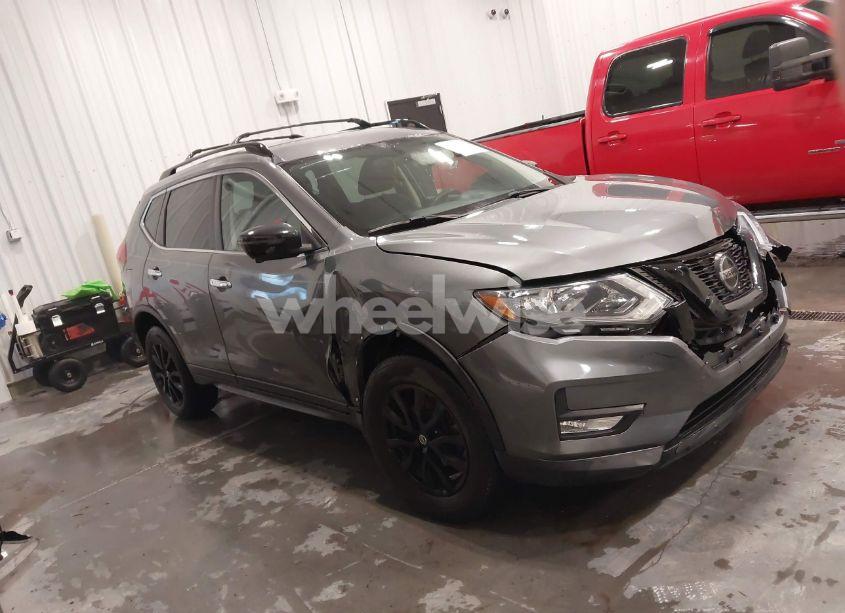 Photo 13 of 2018 Nissan Rogue SV (VIN 5N1AT2MVXJC735626)