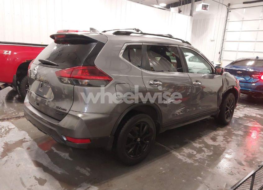 Photo 4 of 2018 Nissan Rogue SV (VIN 5N1AT2MVXJC735626)