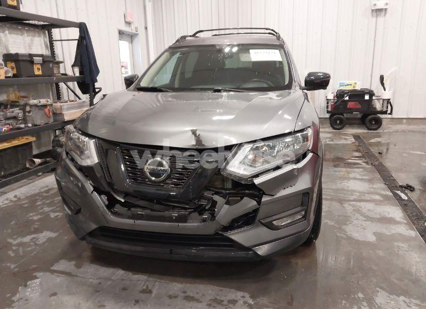 Photo 6 of 2018 Nissan Rogue SV (VIN 5N1AT2MVXJC735626)