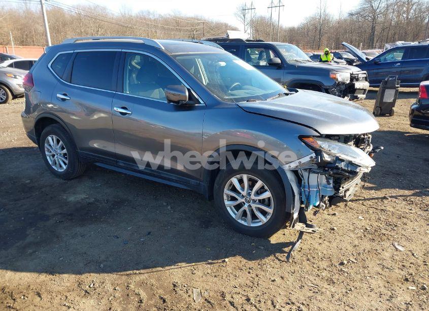 2018 Nissan Rogue SV (VIN 5N1AT2MVXJC758209) main photo