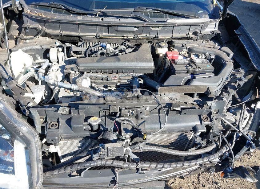 Photo 10 of 2018 Nissan Rogue SV (VIN 5N1AT2MVXJC758209)