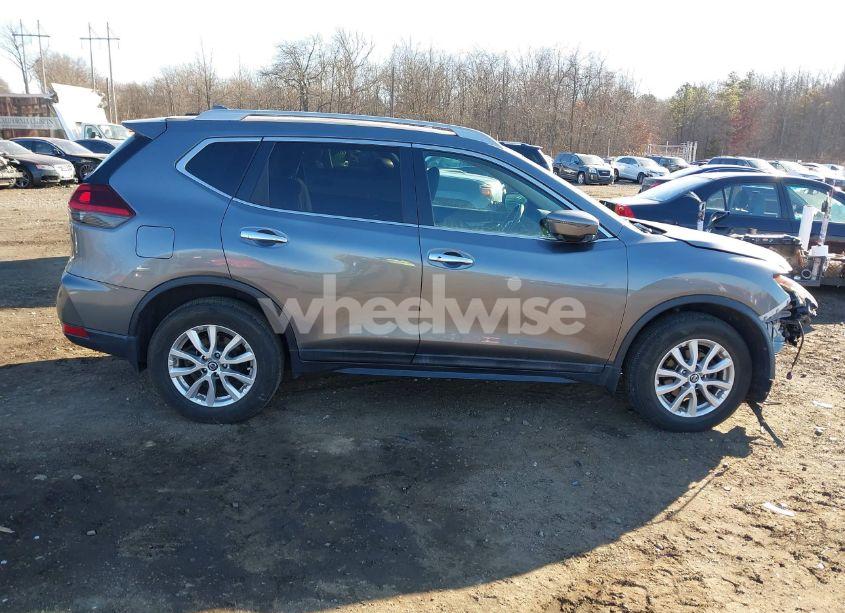Photo 13 of 2018 Nissan Rogue SV (VIN 5N1AT2MVXJC758209)