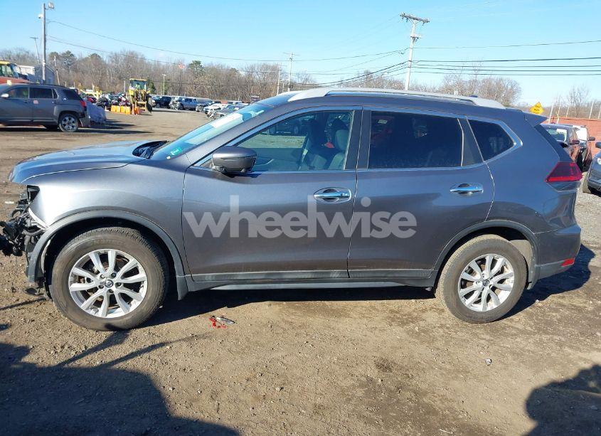 Photo 14 of 2018 Nissan Rogue SV (VIN 5N1AT2MVXJC758209)